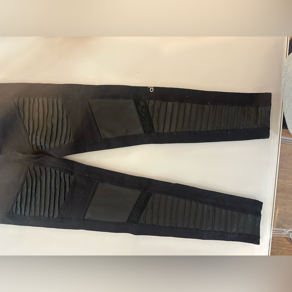 Black Alo Leggings